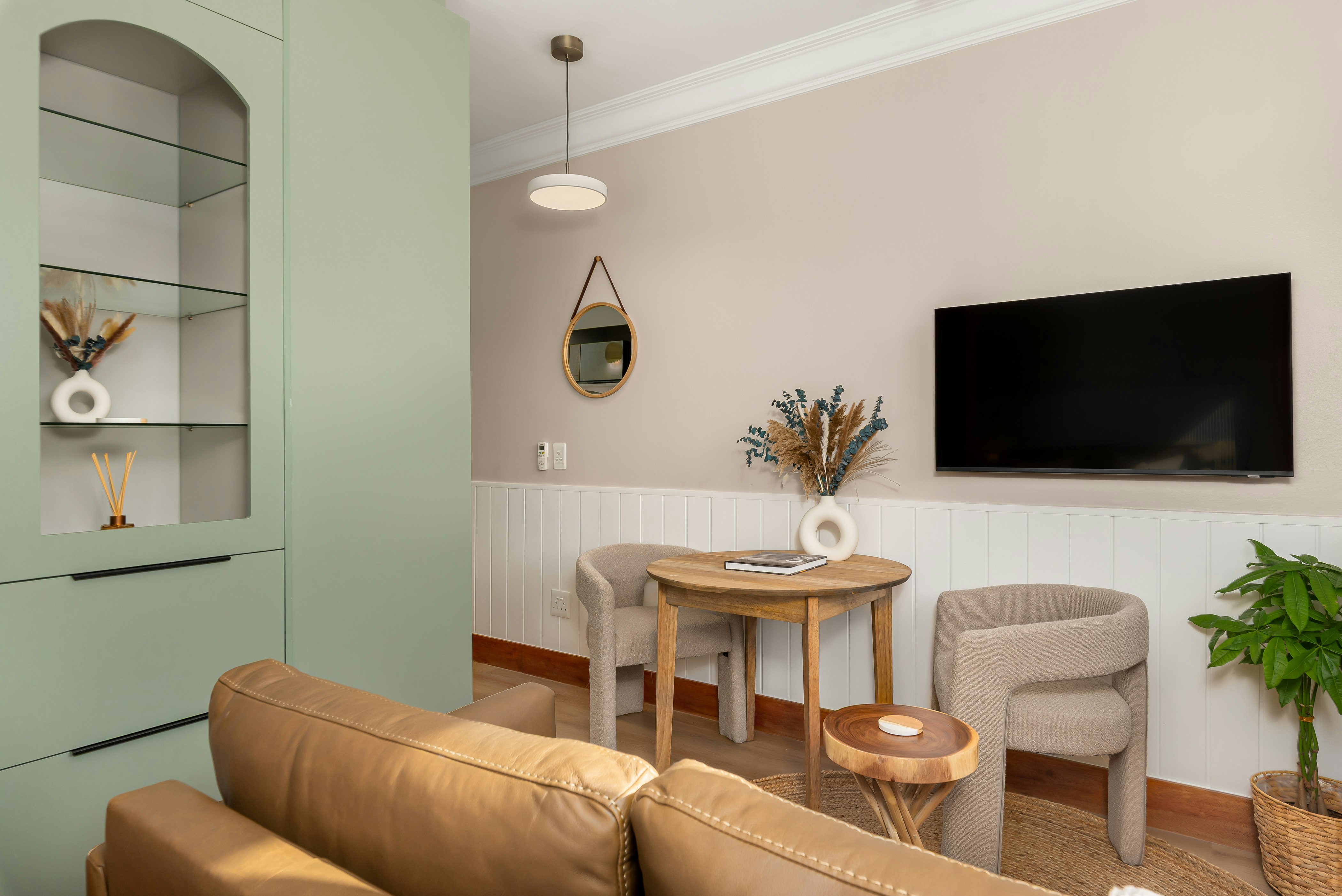 Charlie and the Chairman | Elegant CBD Retreat image no 1 of 24