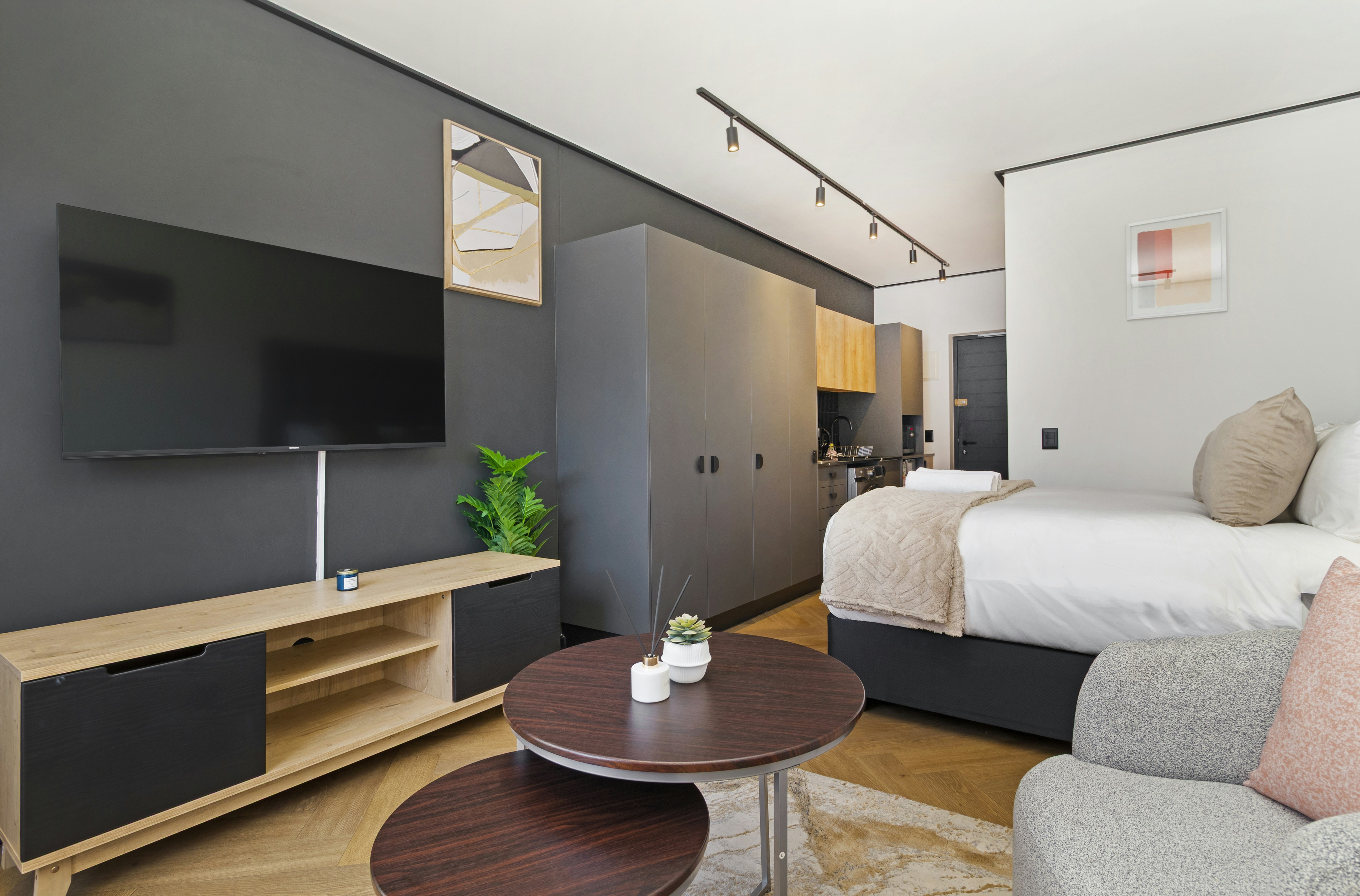 Modern Studio @ Nine Palms image no 11 of 18