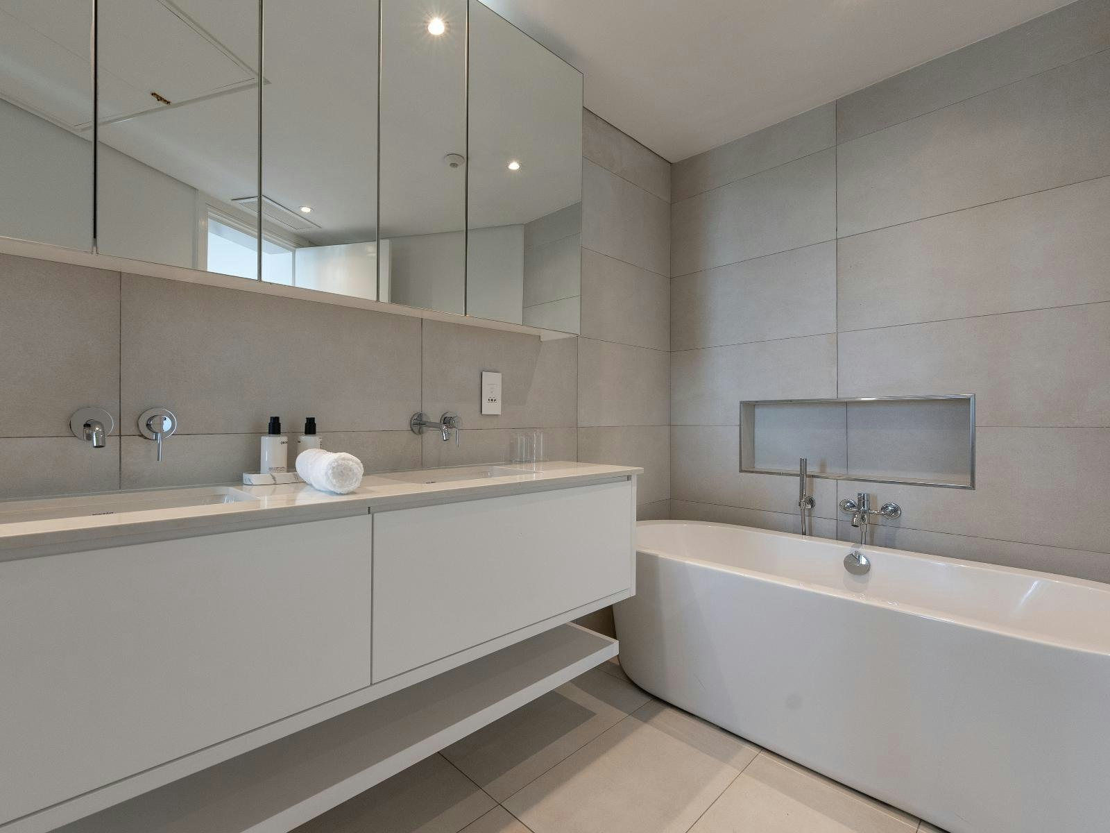 Mountain Marina - Three Bedroom Luxury Premier Penthouse 2 image no 9 of 17
