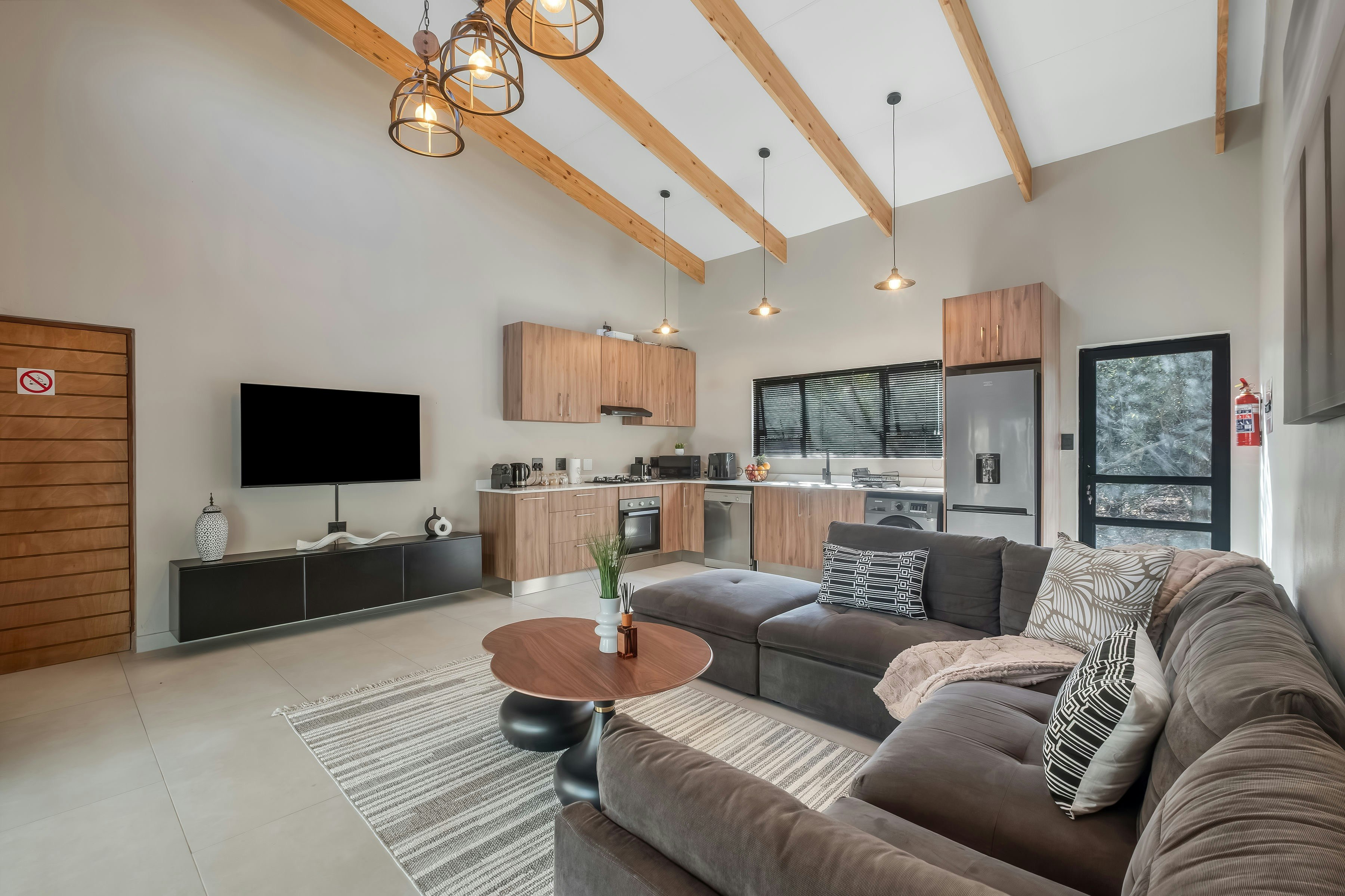 Yana’s Luxury Villa image no 12 of 25