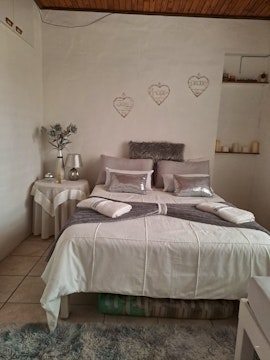 Gansbaai Accommodation at Hoener en Hennetjie | Viya