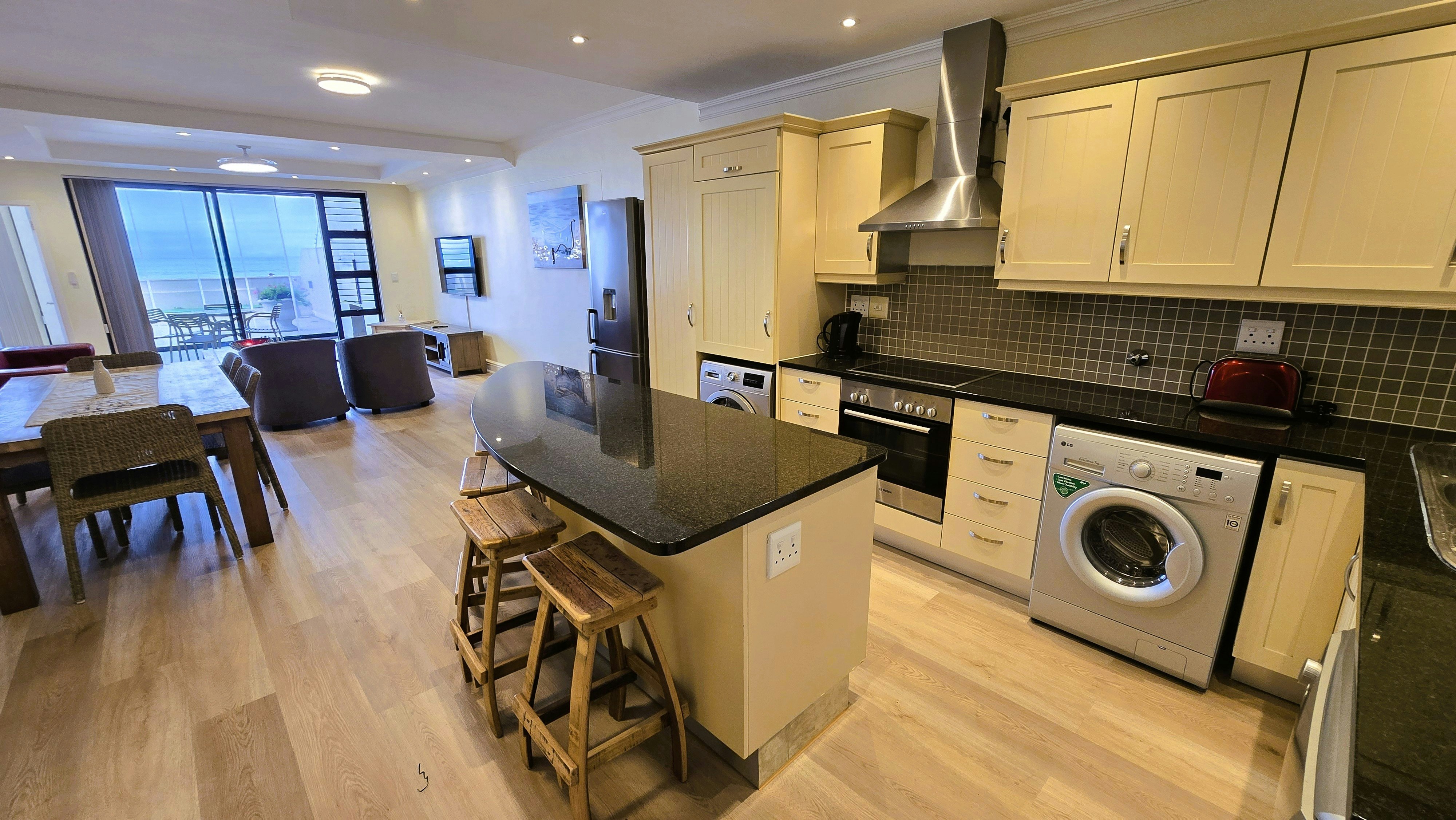 2 Tivoli Luxury Self Catering image no 9 of 24
