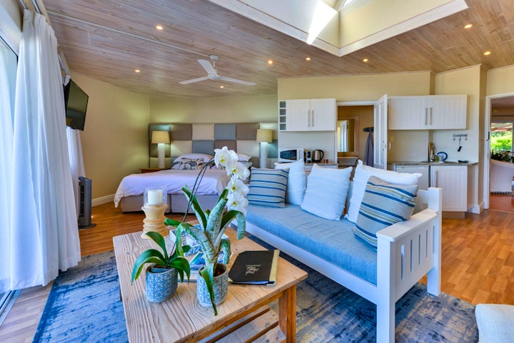 Garden Route Accommodation at Singing Kettle Beach Lodge | Viya