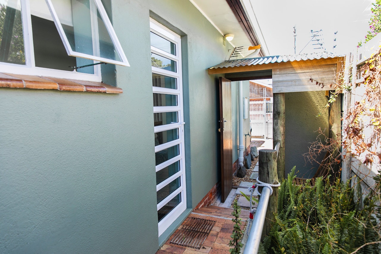 Southern Suburbs Accommodation at  | Viya