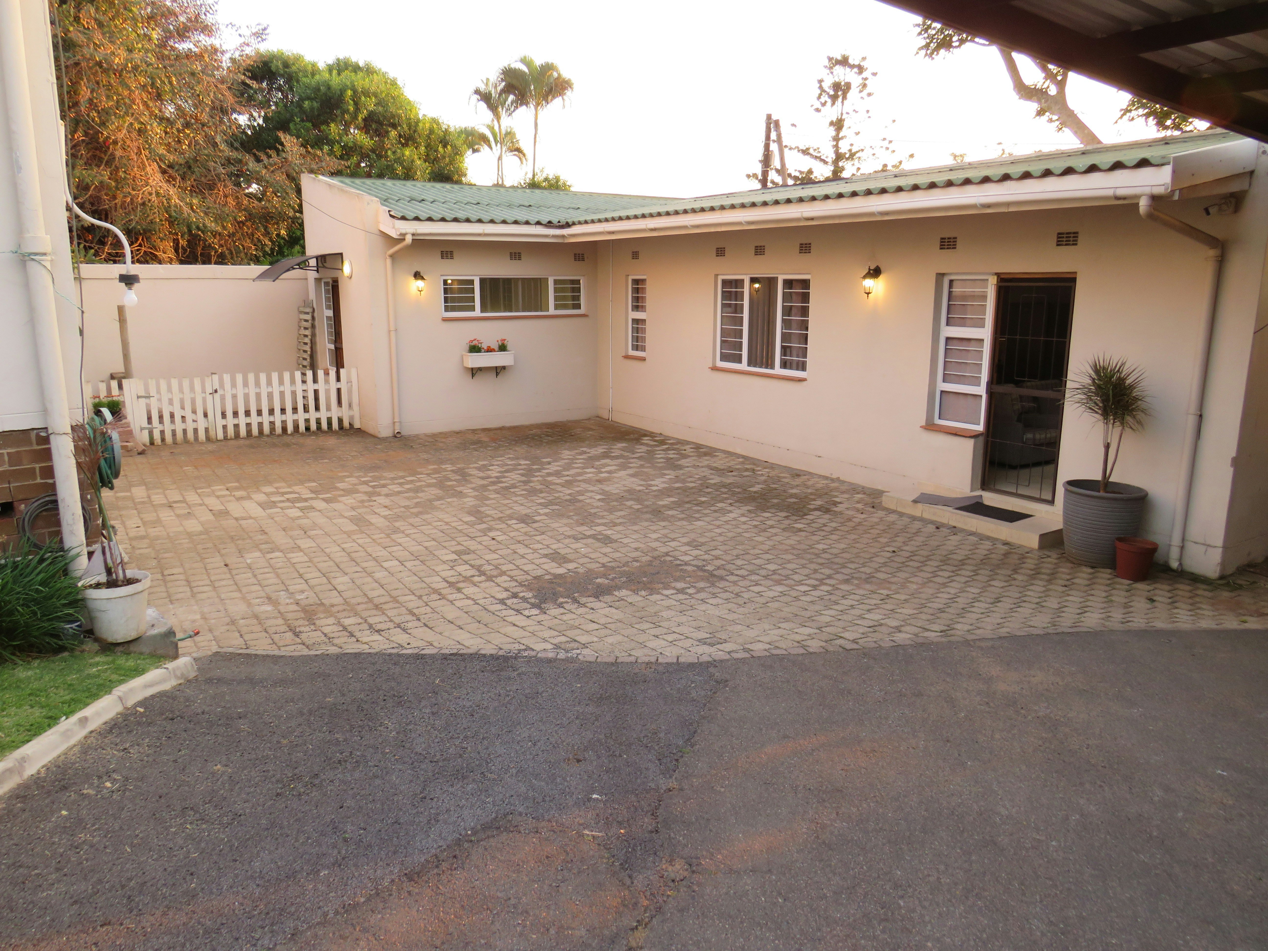 Coral Cottage image no 3 of 7