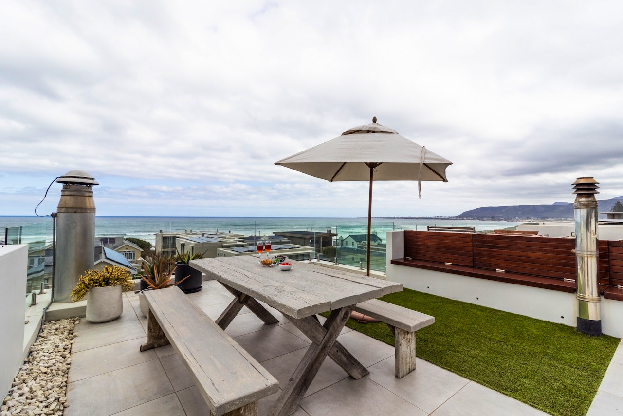 Hermanus Accommodation at  | Viya