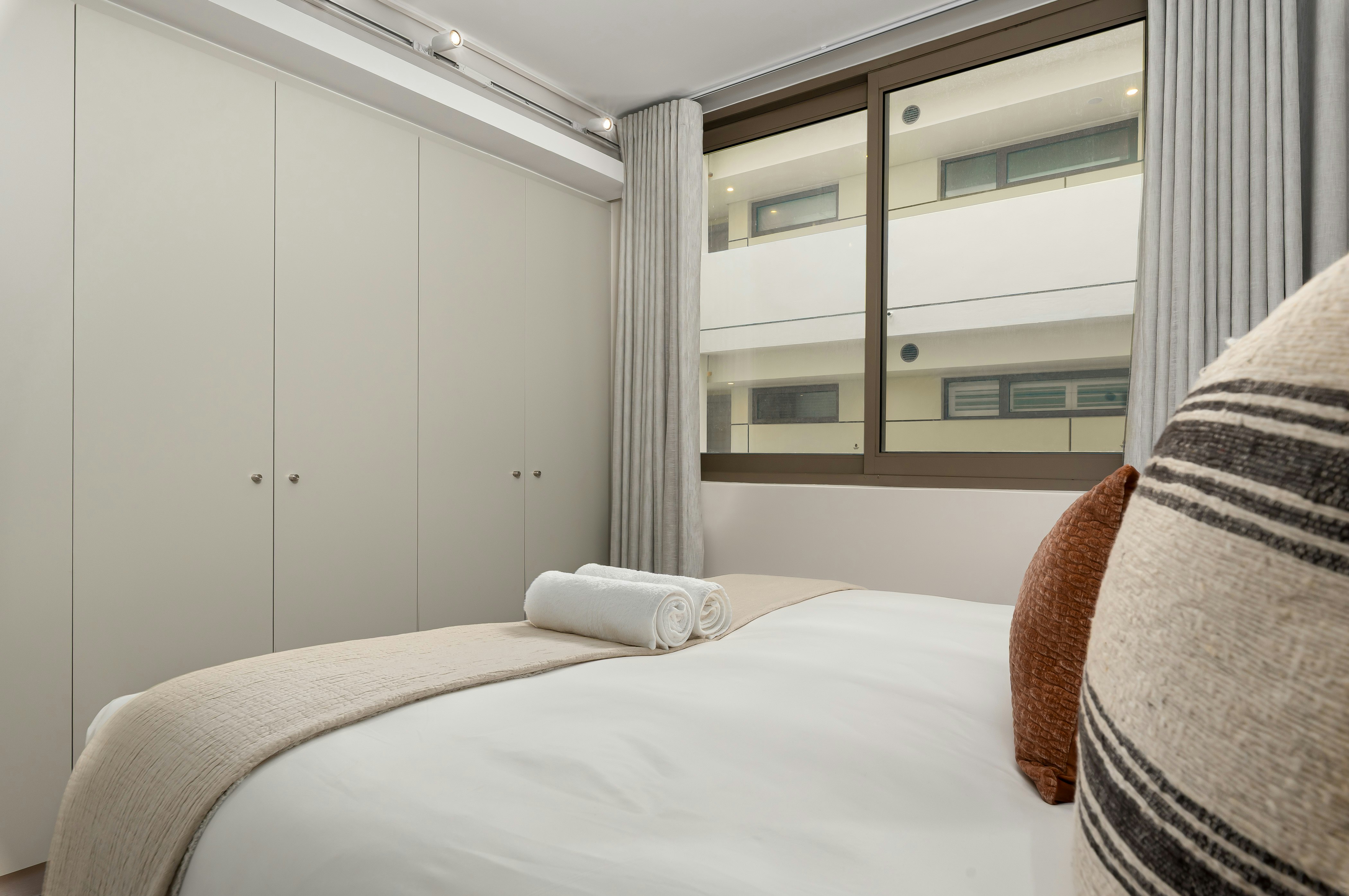 Dolce Vita Stylish Sea Point Retreat image no 11 of 15