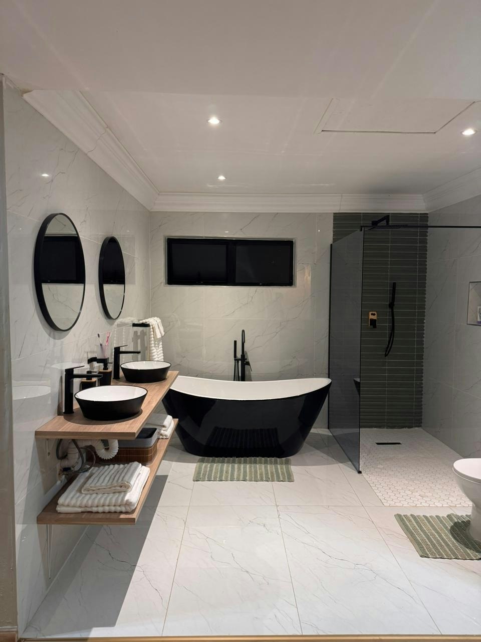 Midlands Luxury Villa image no 9 of 16