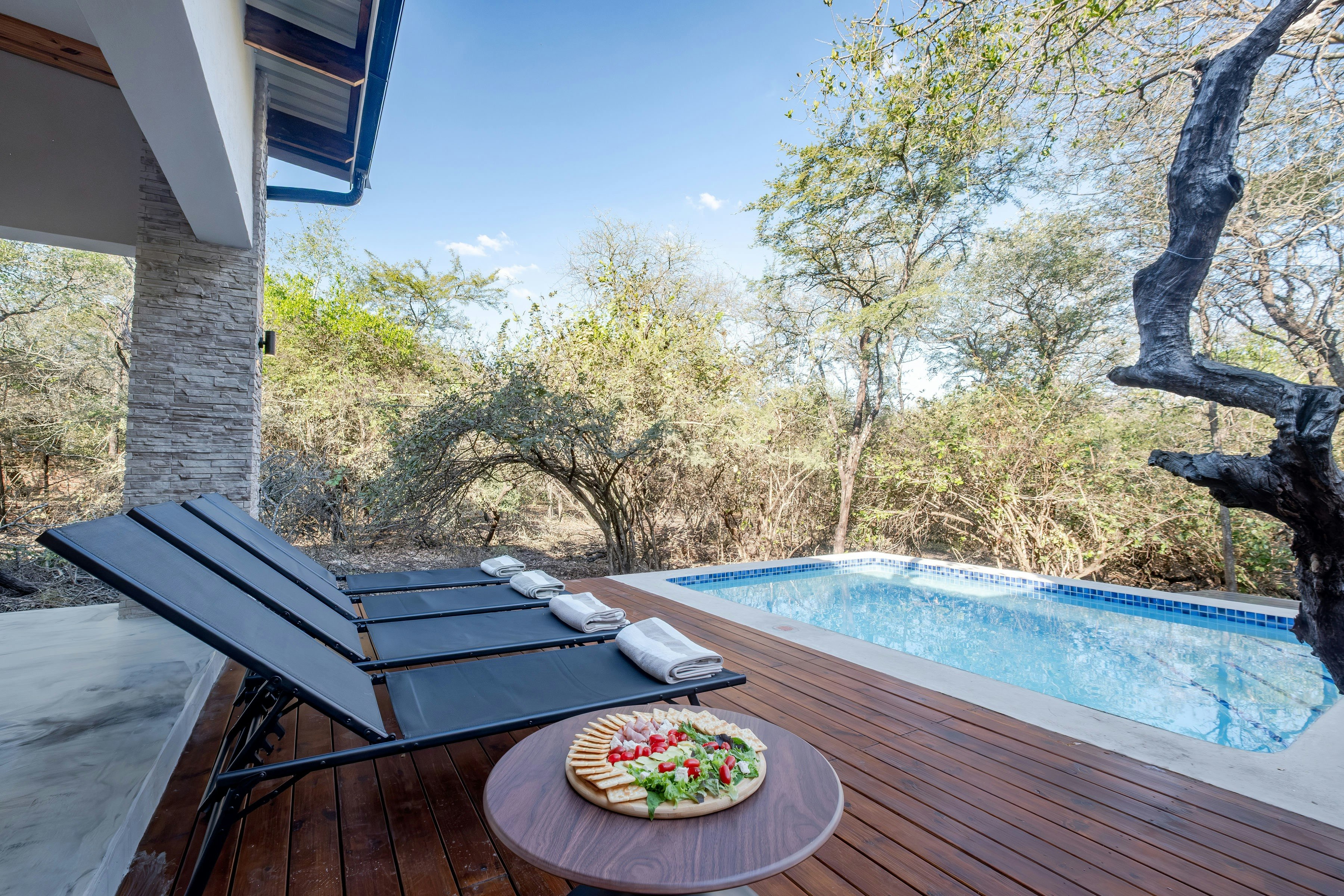Yana’s Luxury Villa image no 1 of 25