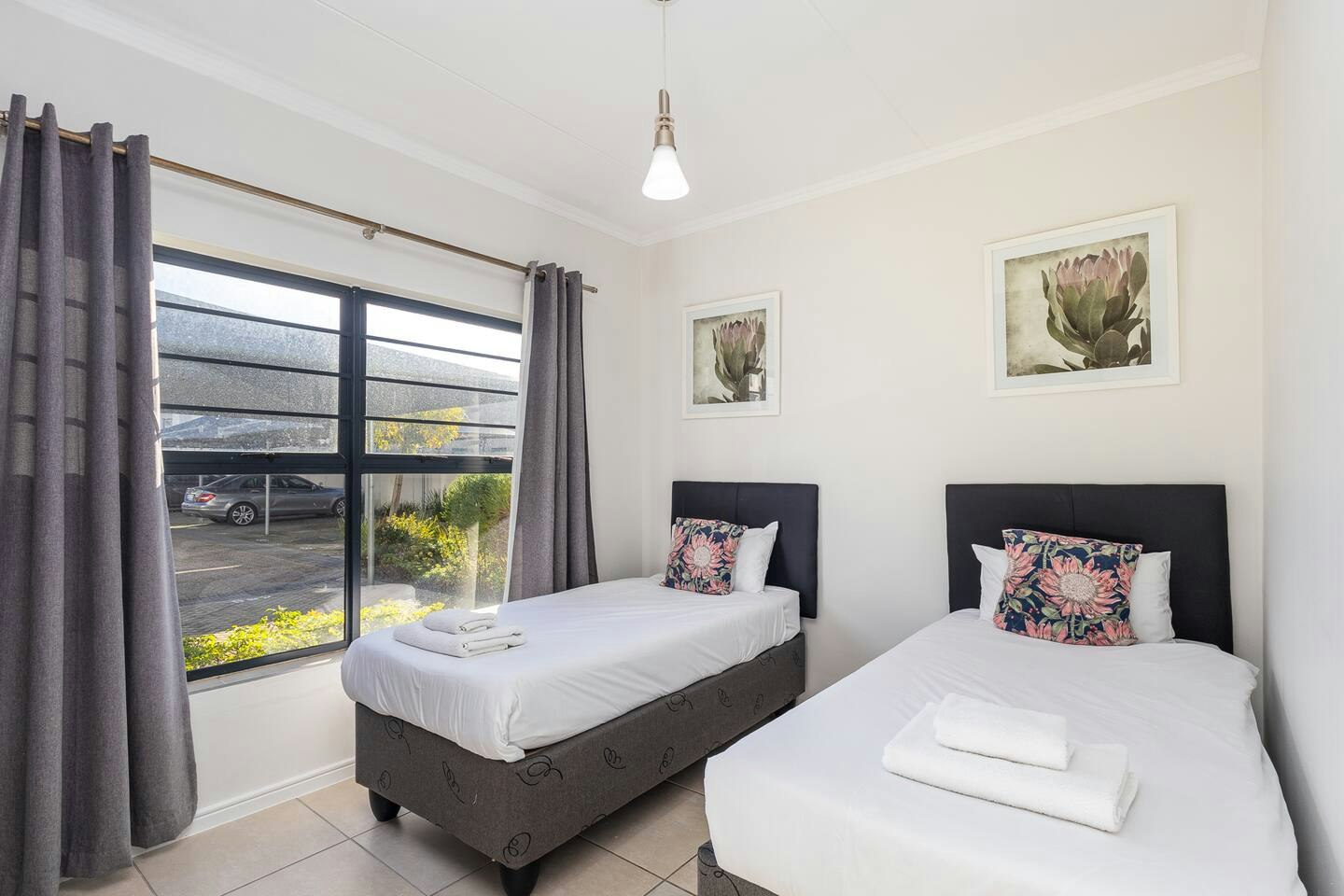 Modern 3-bed Garden |  Pool & Gym image no 18 of 40
