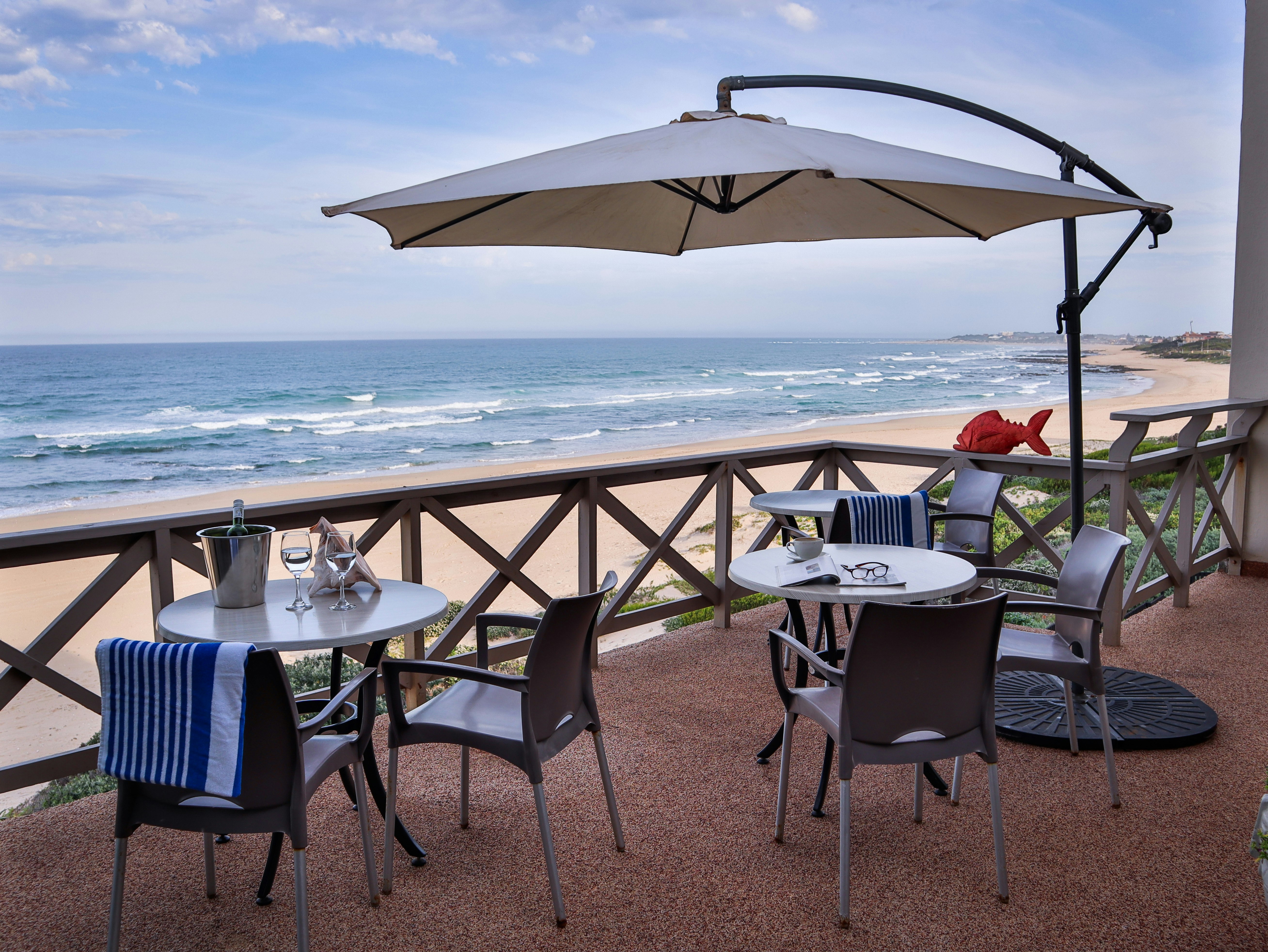 On The Beach Guest House And Suites | LekkeSlaap