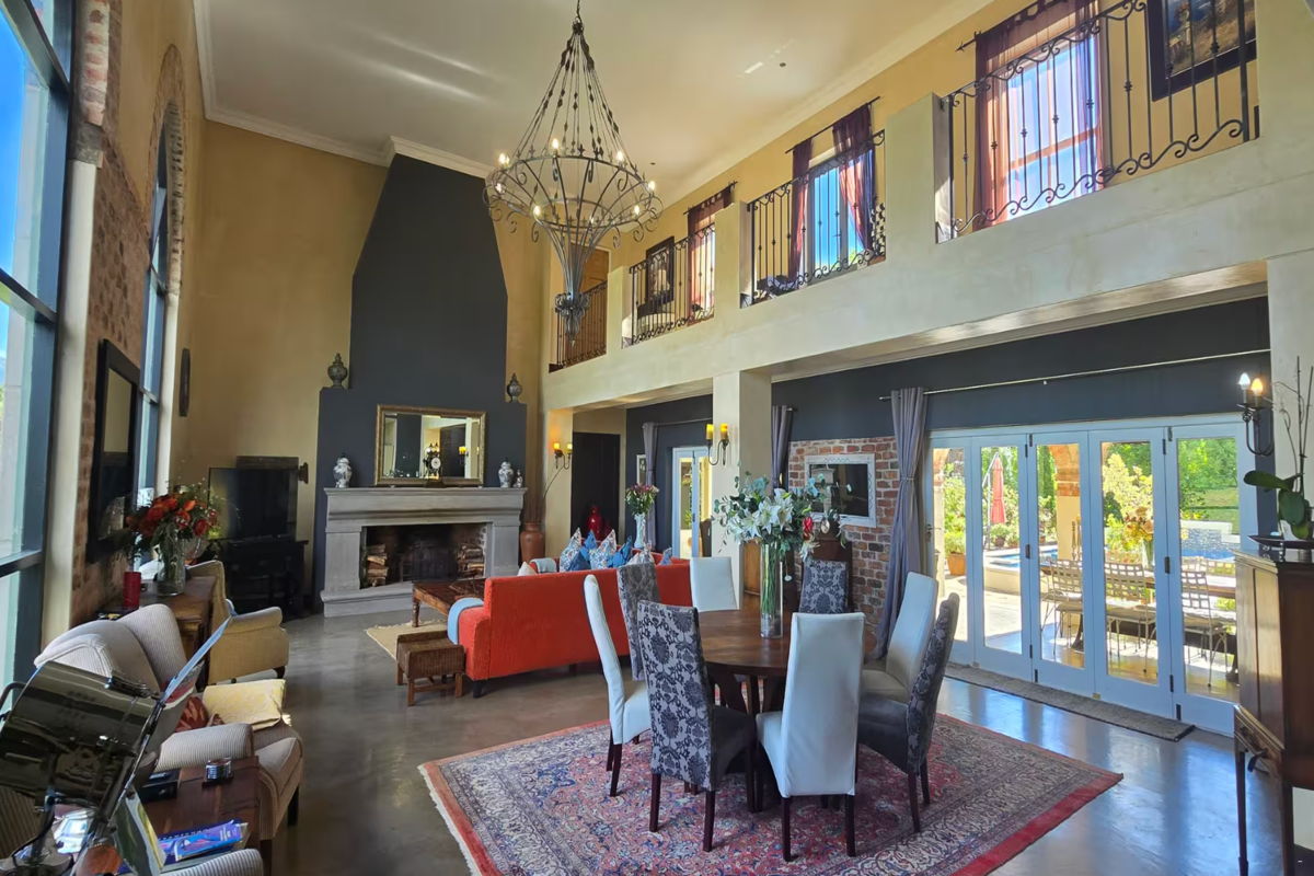Sandmartins Luxury Villa image no 35 of 55