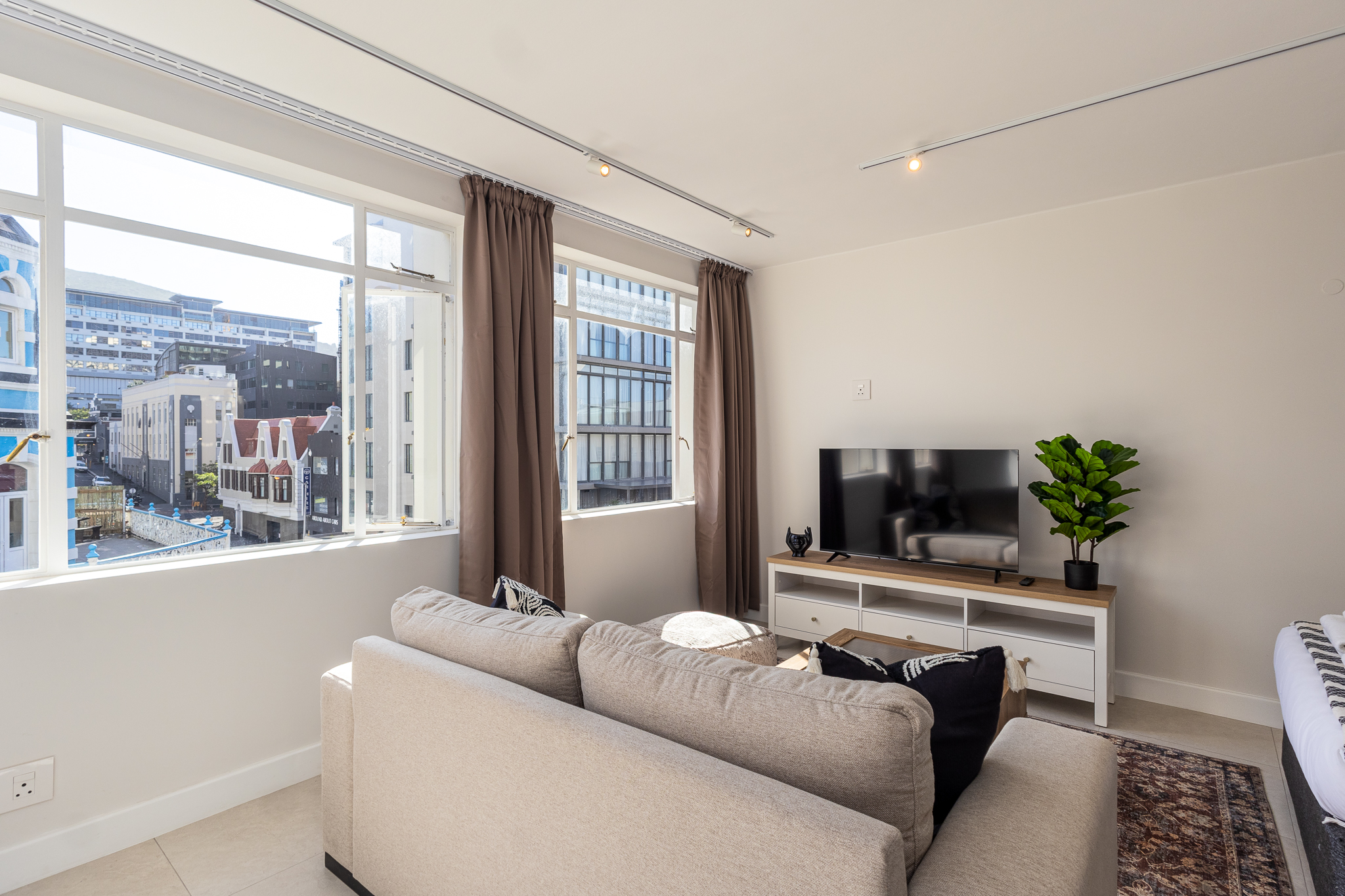 Bright City Studio in the Heart of Cape Town image no 6 of 17