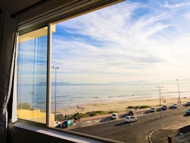 Cape Town Accommodation at Romilly 32 Beachfront | Viya