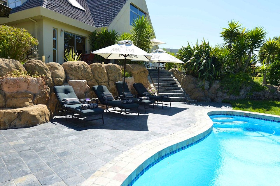 Bloubergstrand Accommodation at  | Viya