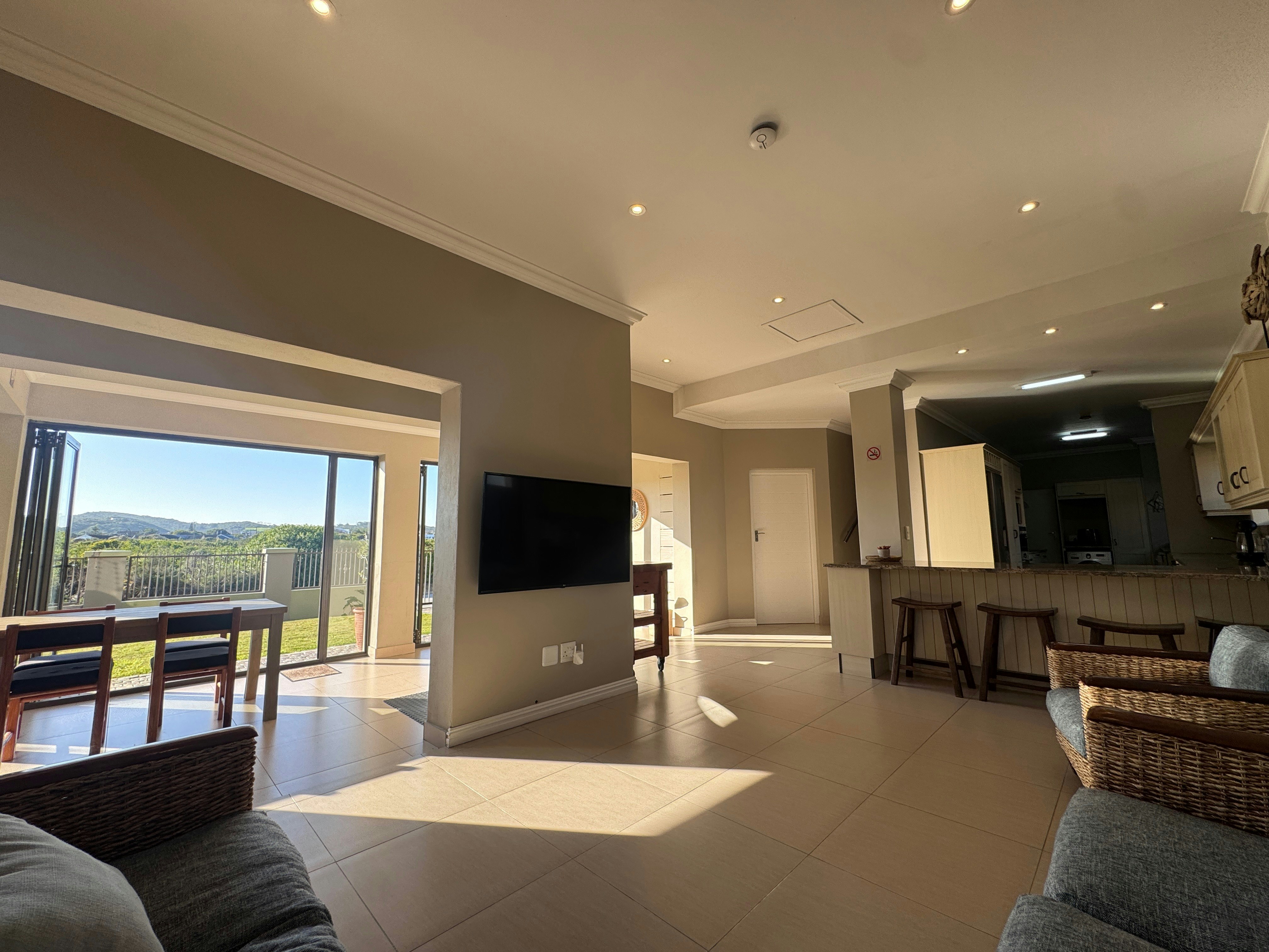 Luxury Beachhouse Villa image no 12 of 39