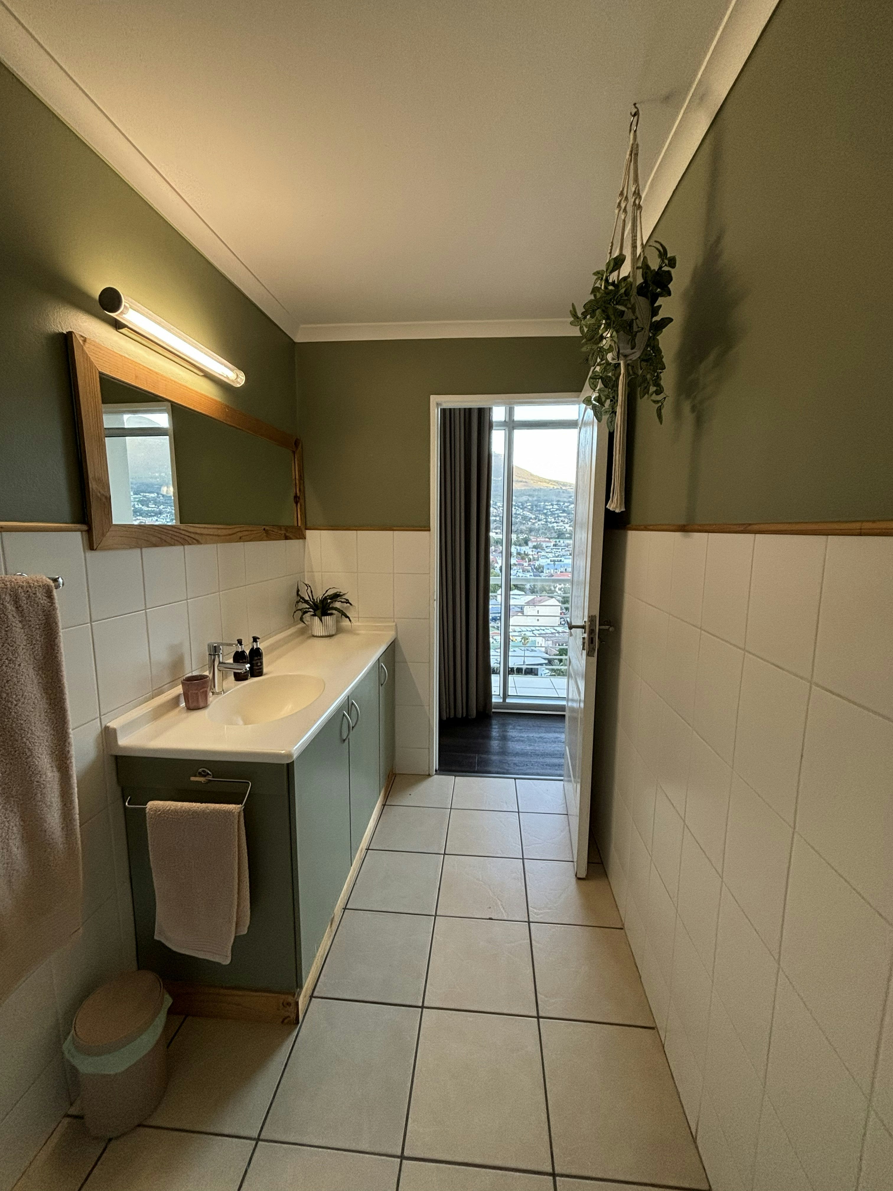 Luxury Top-Floor Retreat image no 62 of 82