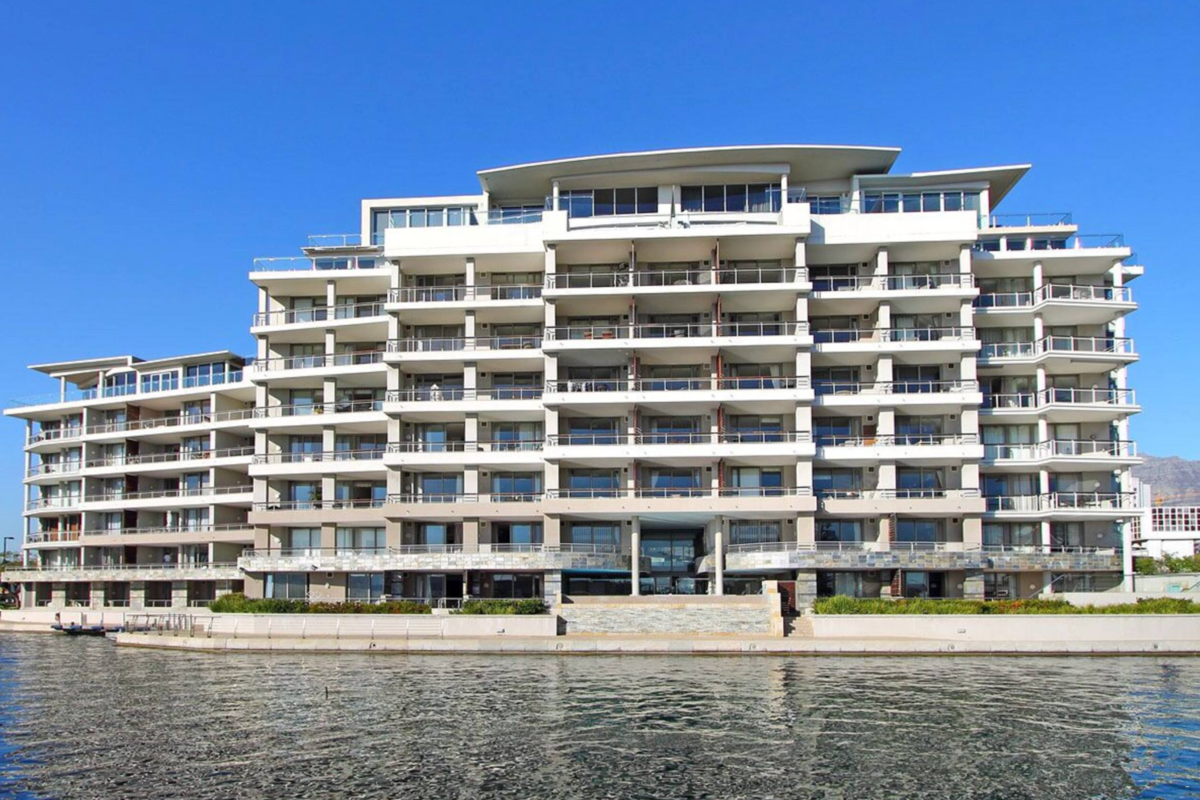 Canal Quays 2 Bed Apartment image no 20 of 20