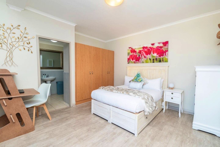 Cape Town Accommodation at 411 The Square | Viya