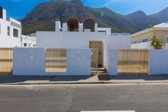 Hermanus Accommodation at  | Viya