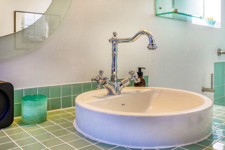 City Bowl Accommodation at Modern Art Deco Cottage | Viya
