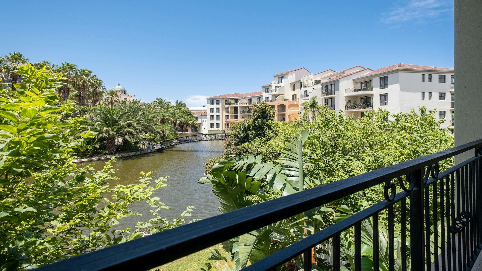 The Island Club 2 Bed Apartments image no 18 of 18