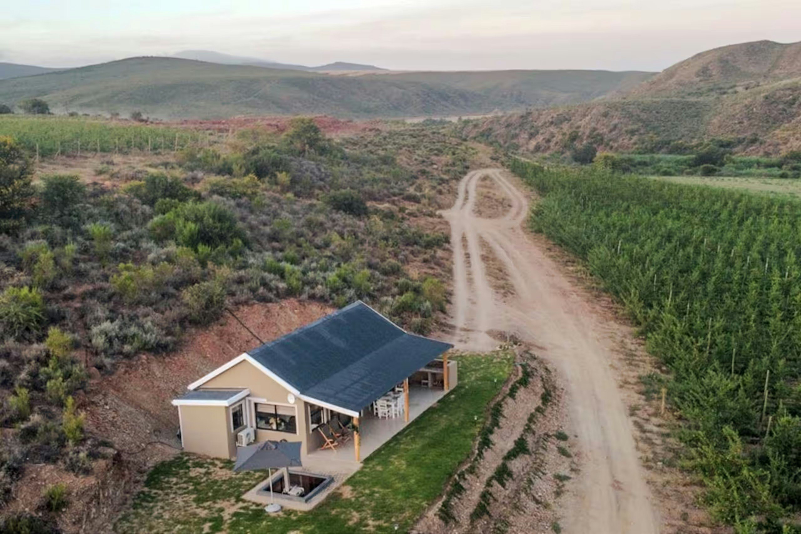 Nicara Luxury Cabins image no 2 of 9