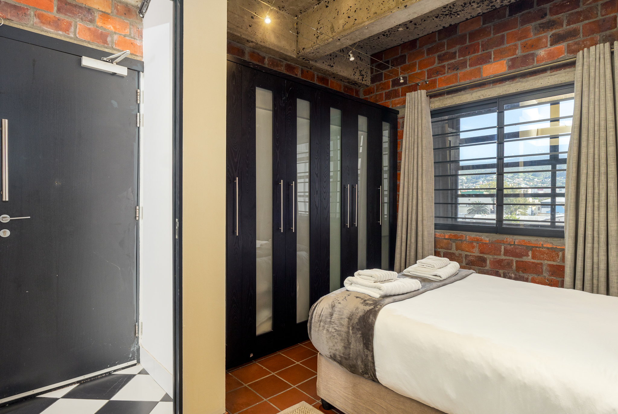 Stylish Temple House Loft by CTHA image no 5 of 17