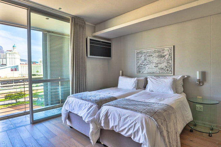 Cape Town Accommodation at Harbour Bridge 417 | Viya