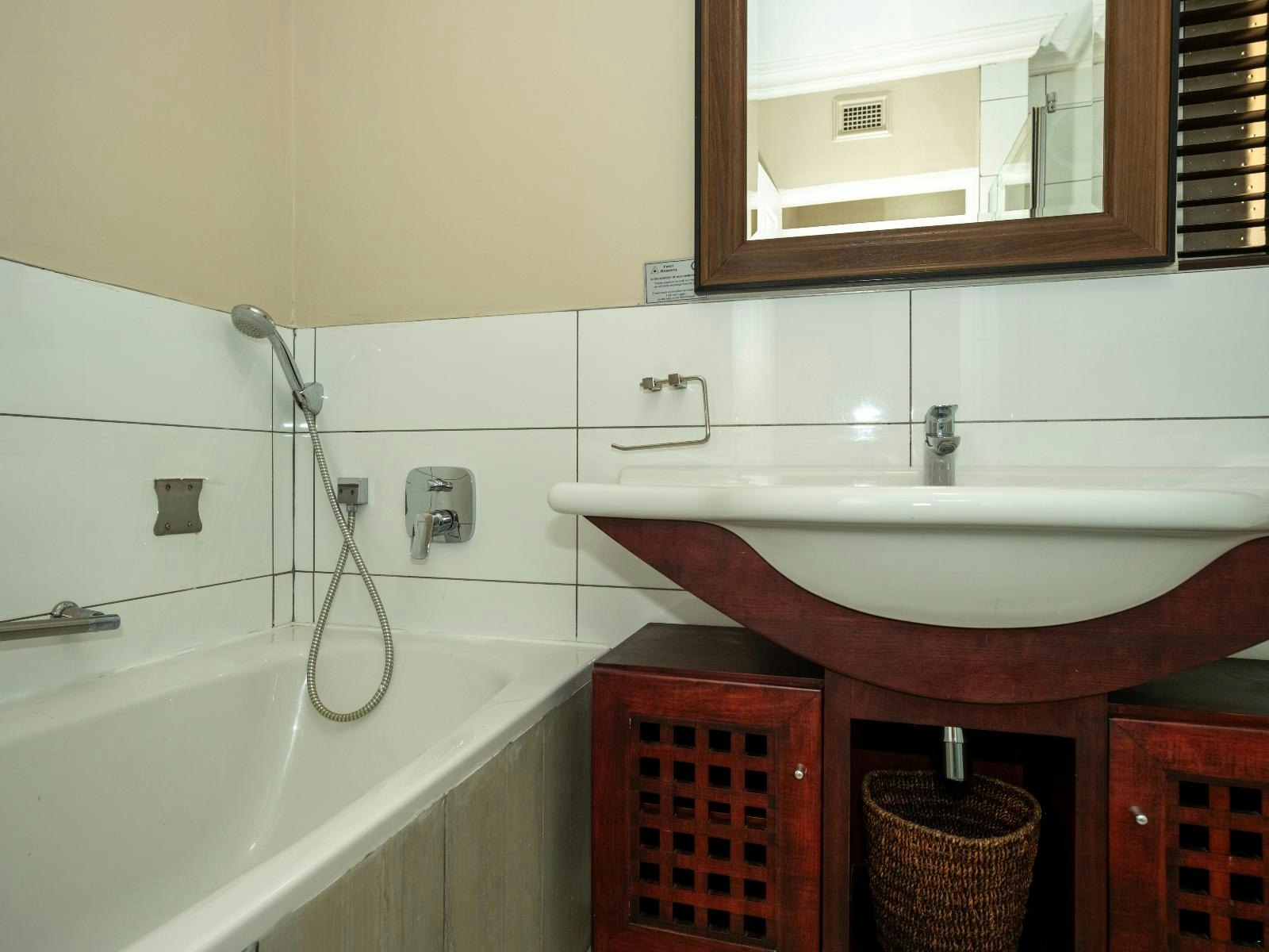 Lakeview Cabanas - Unit 8 image no 26 of 38