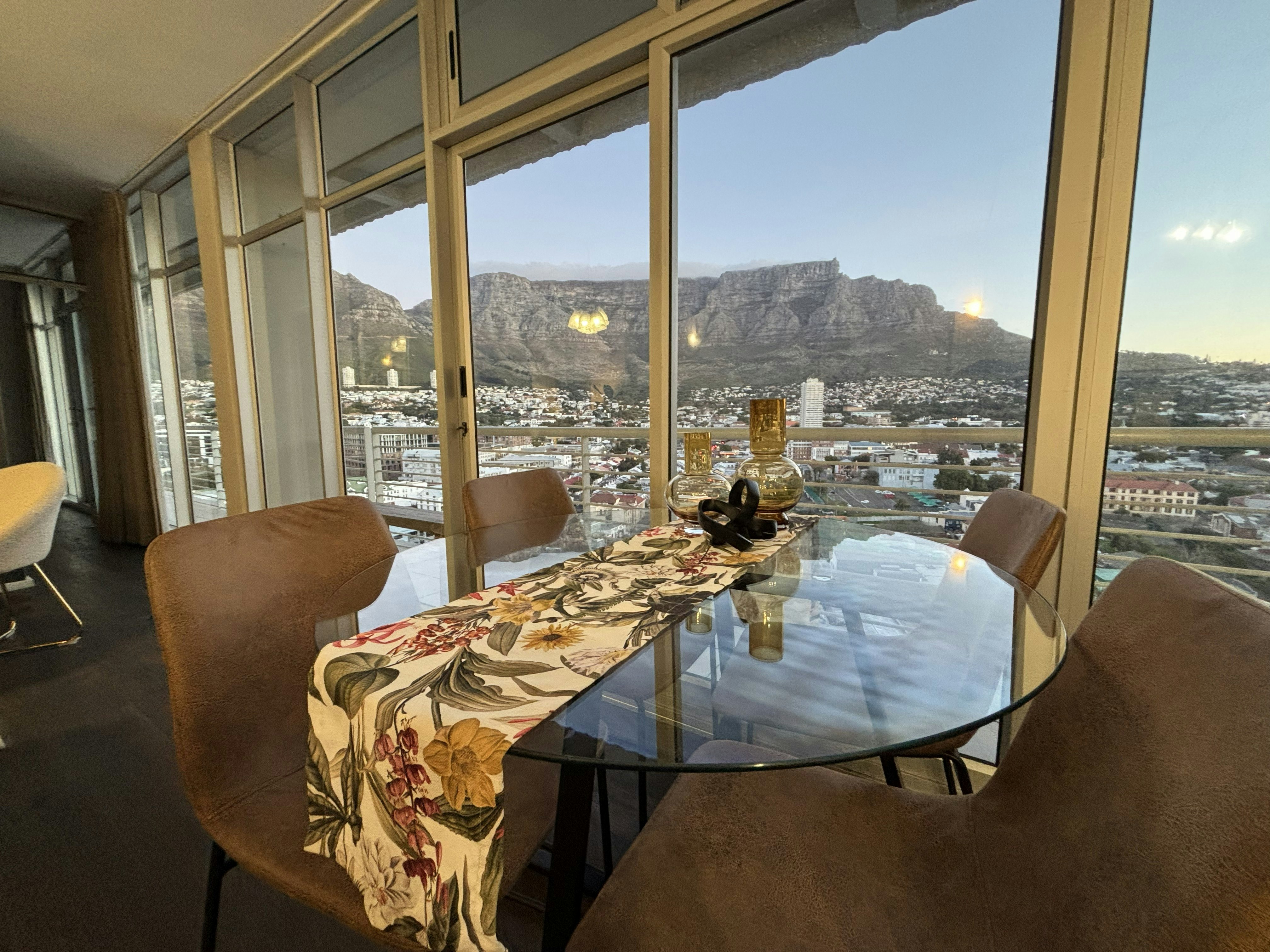 Luxury Top-Floor Retreat image no 15 of 82