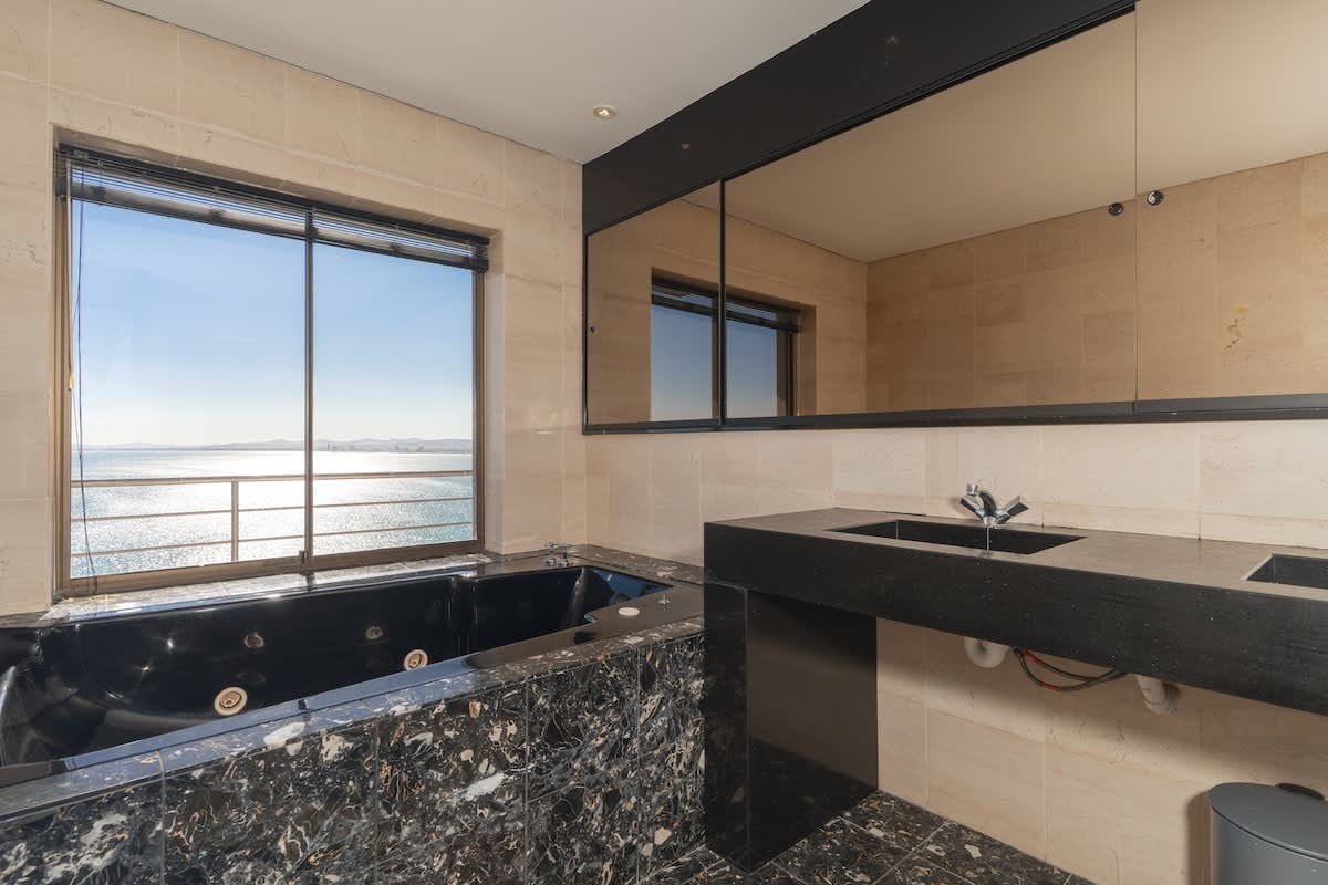 Gordon's Bay Villa with Sea and Mountain Views image no 27 of 38
