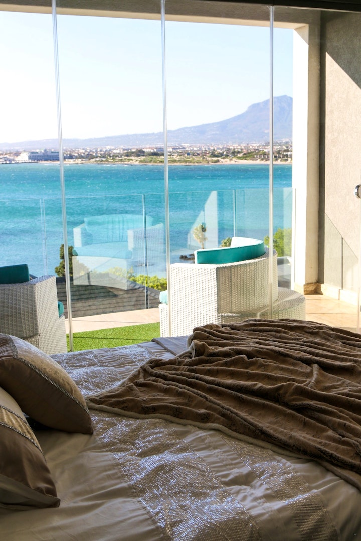 Mountainside Accommodation at Gordon’s Shore Luxury Apartments | Viya
