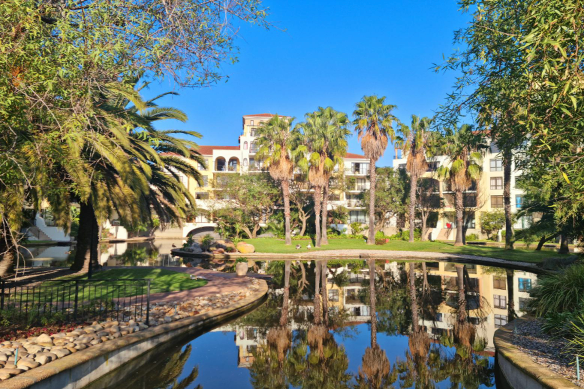 The Island Club 2 Bed Apartments image no 17 of 18