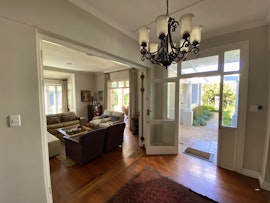 Southern Suburbs Accommodation at Heseldon Holiday Home | Viya