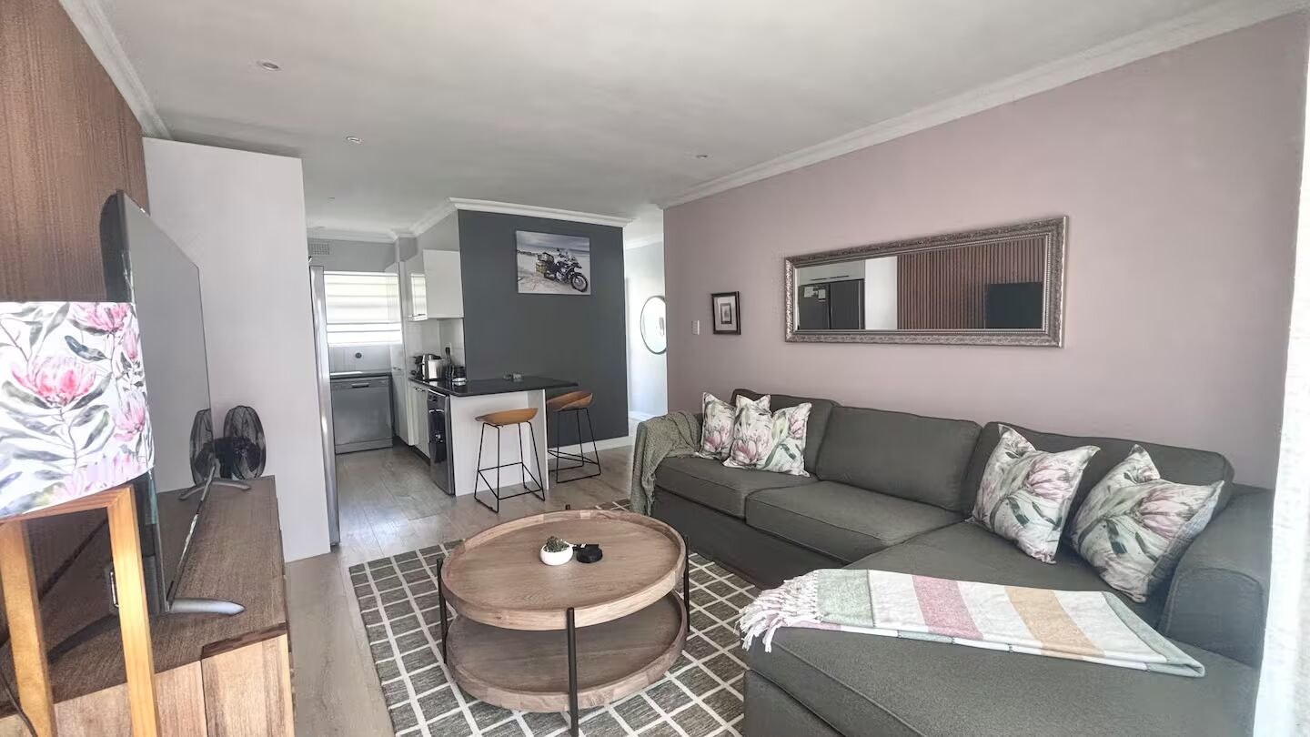 Beautiful 2 Bedroom Haven image no 1 of 19