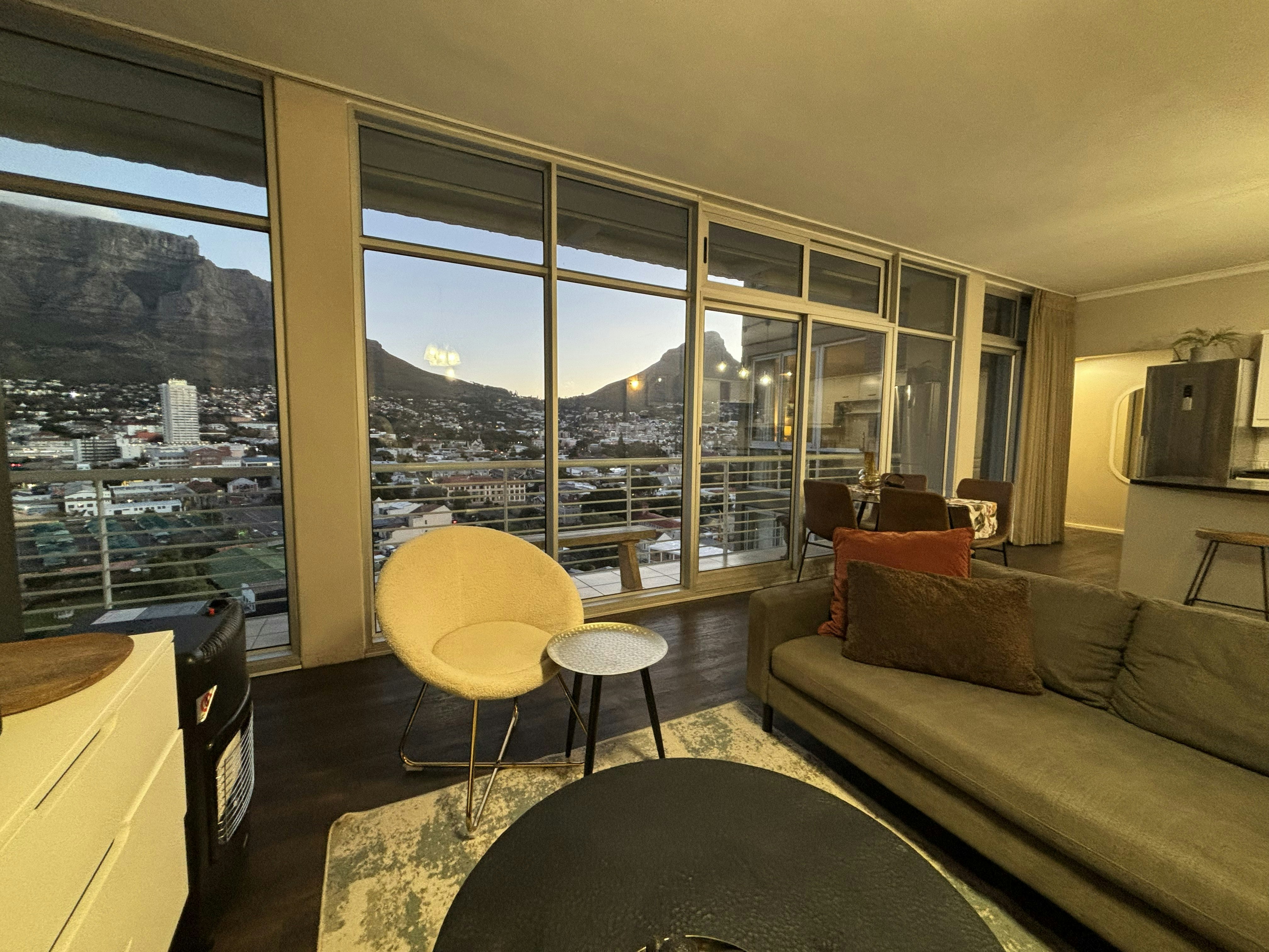Luxury Top-Floor Retreat image no 12 of 82