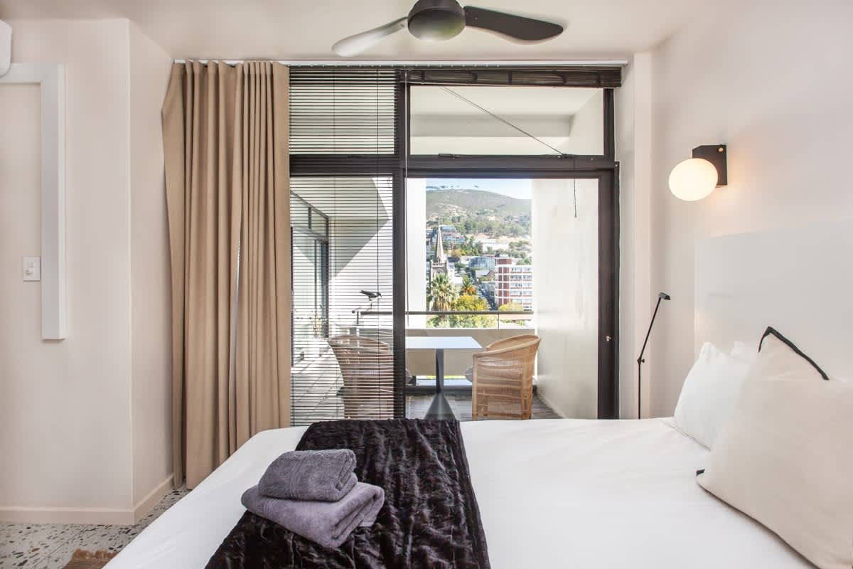 Love My Spacious Habitat - 1 Bedroom Penthouse image no 20 of 45