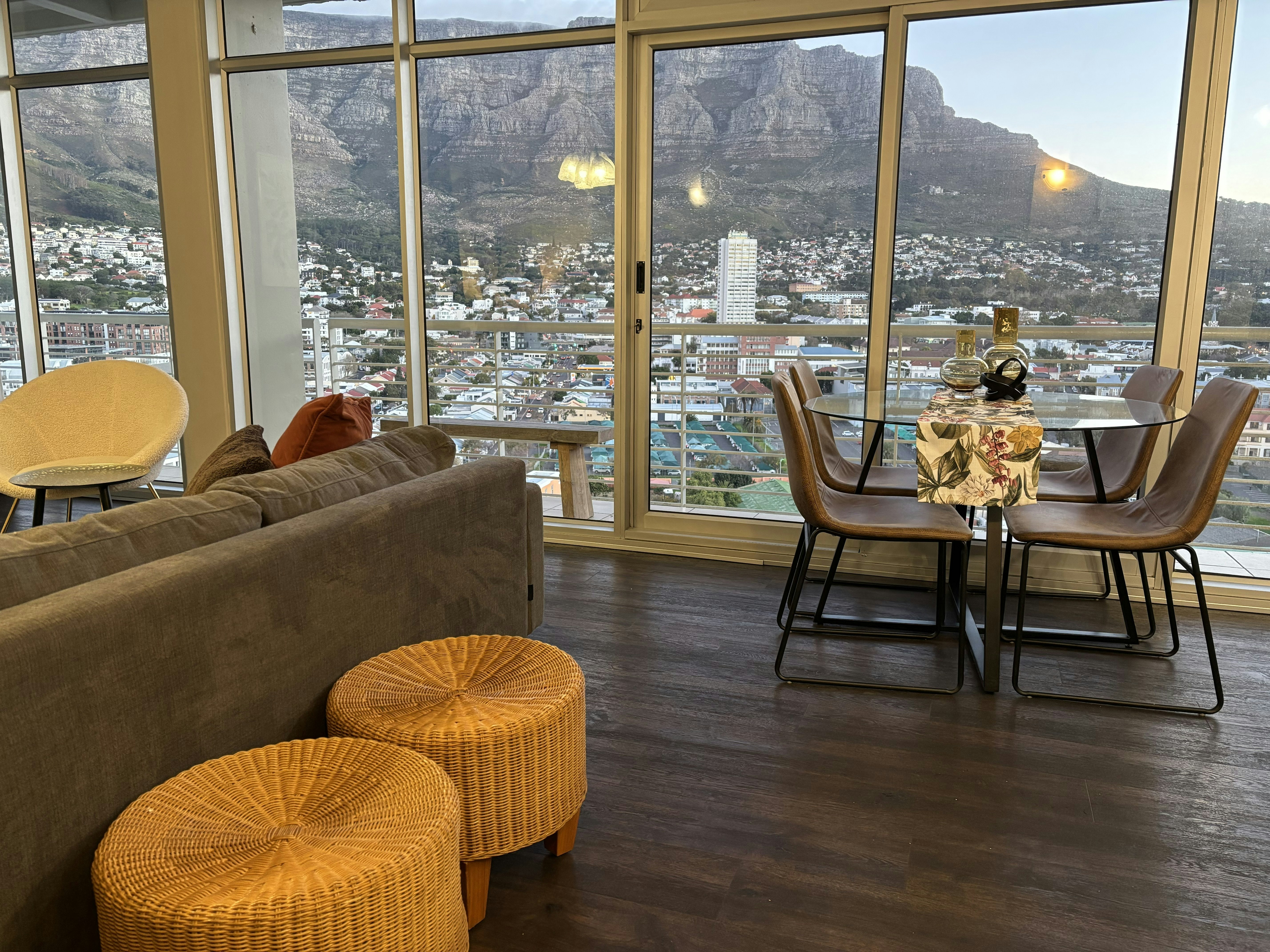 Luxury Top-Floor Retreat image no 17 of 82