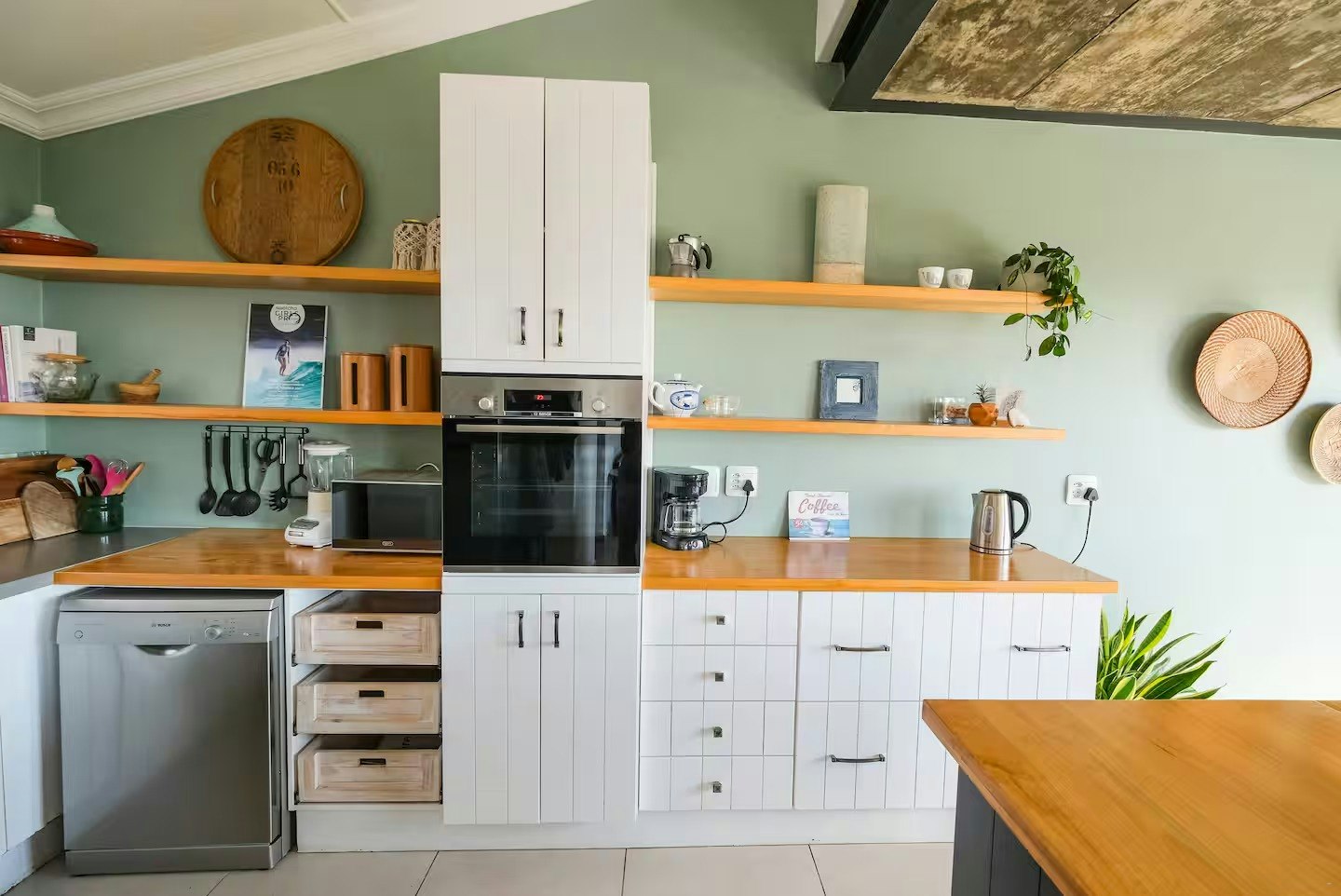 J-Bay Holiday Home image no 8 of 43