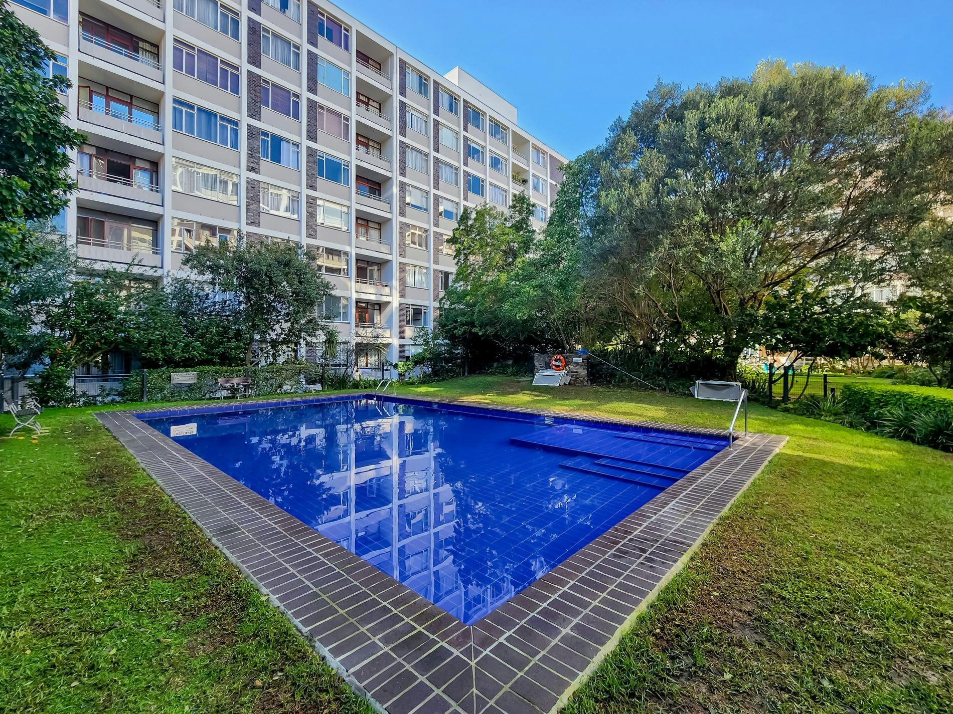 St Martini Gardens Patio Apartment image no 38 of 41