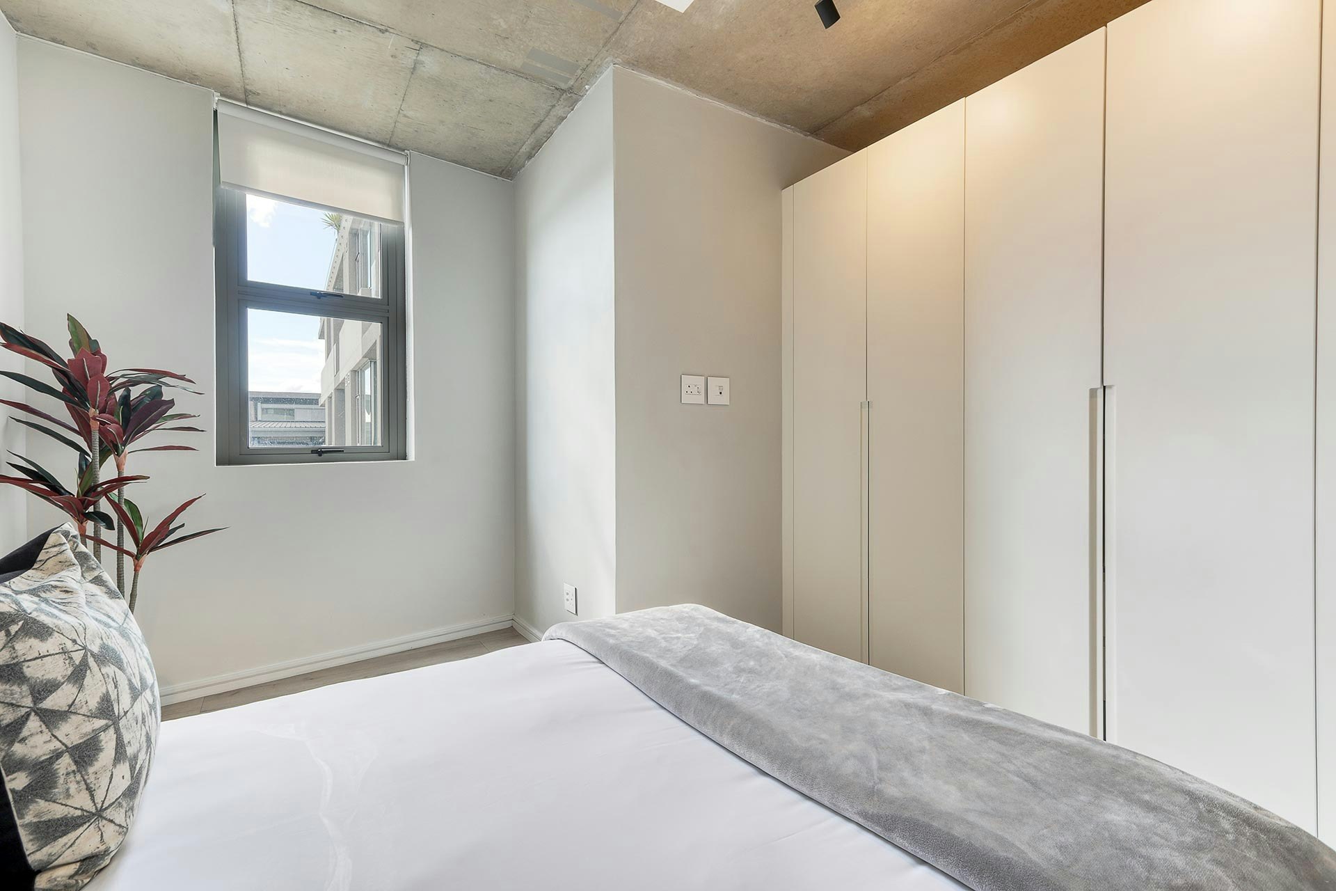 604 Luxury City View image no 11 of 16