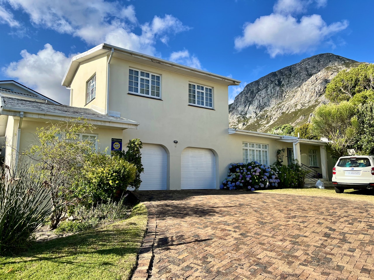 Hermanus Accommodation at  | Viya