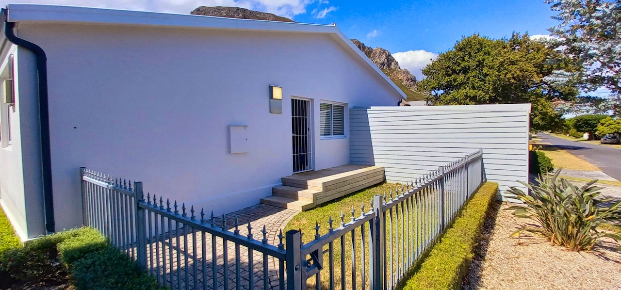 Hermanus Accommodation at  | Viya