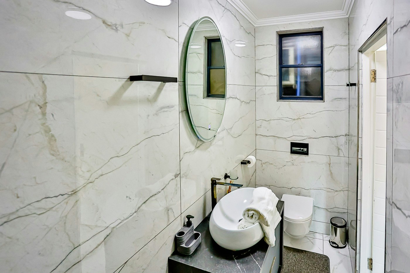 Stylish Sibaya Apartment | Pool & Inverter image no 22 of 31