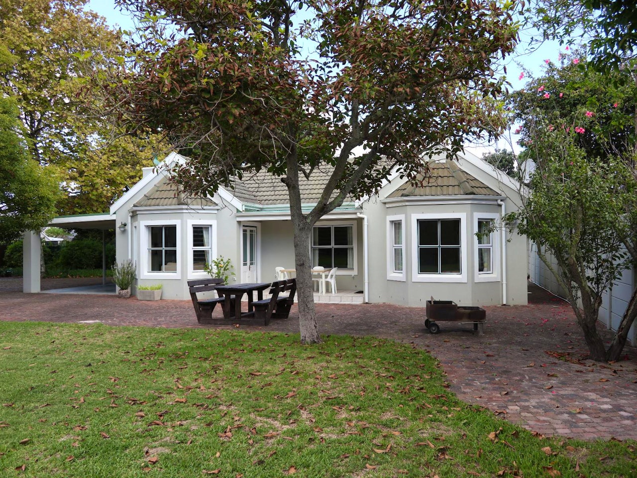 Southern Suburbs Accommodation at  | Viya