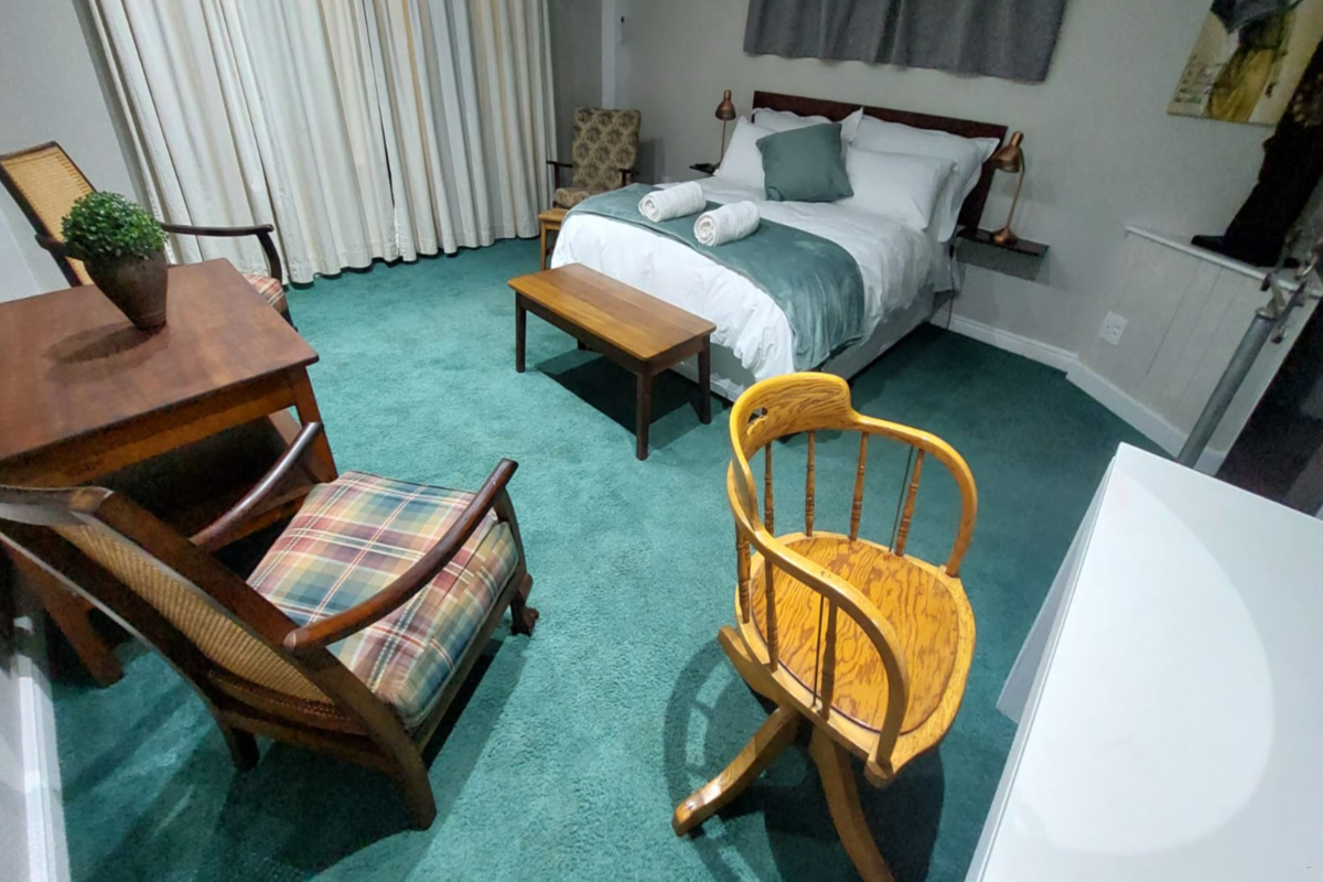 4 Guest Room image no 1 of 9