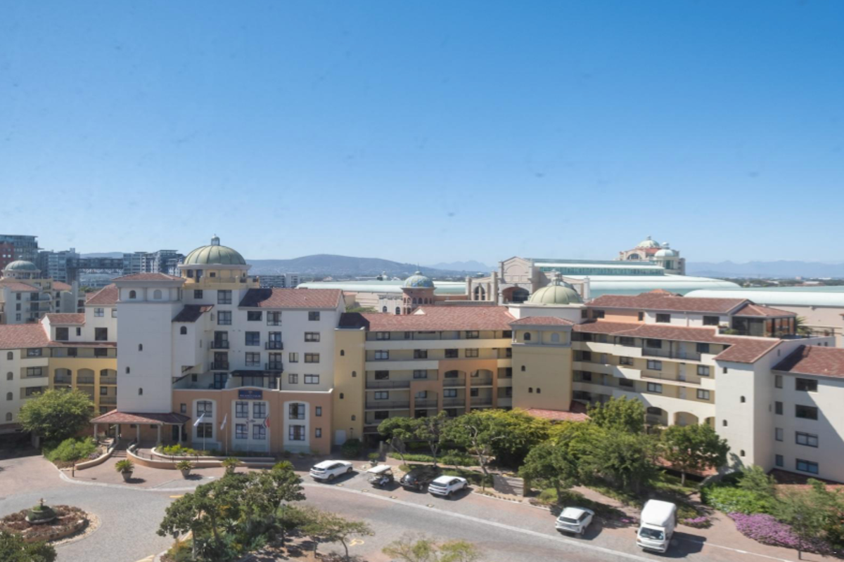 3 Bed 3 Bath Penthouse ICP606 image no 7 of 86