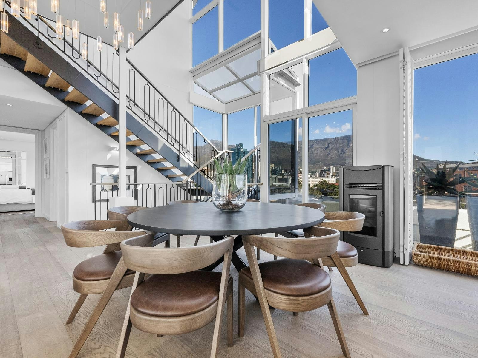 Mountain Marina - Three Bedroom Luxury Premier Penthouse 2 image no 4 of 17