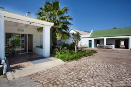 Sarah Baartman District Accommodation at Royal Hotel Steytlerville | Viya